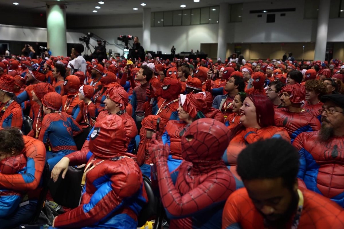 Участники рекордной попытки в костюмах Человека-паука на New York Comic Con. Фото UPI.