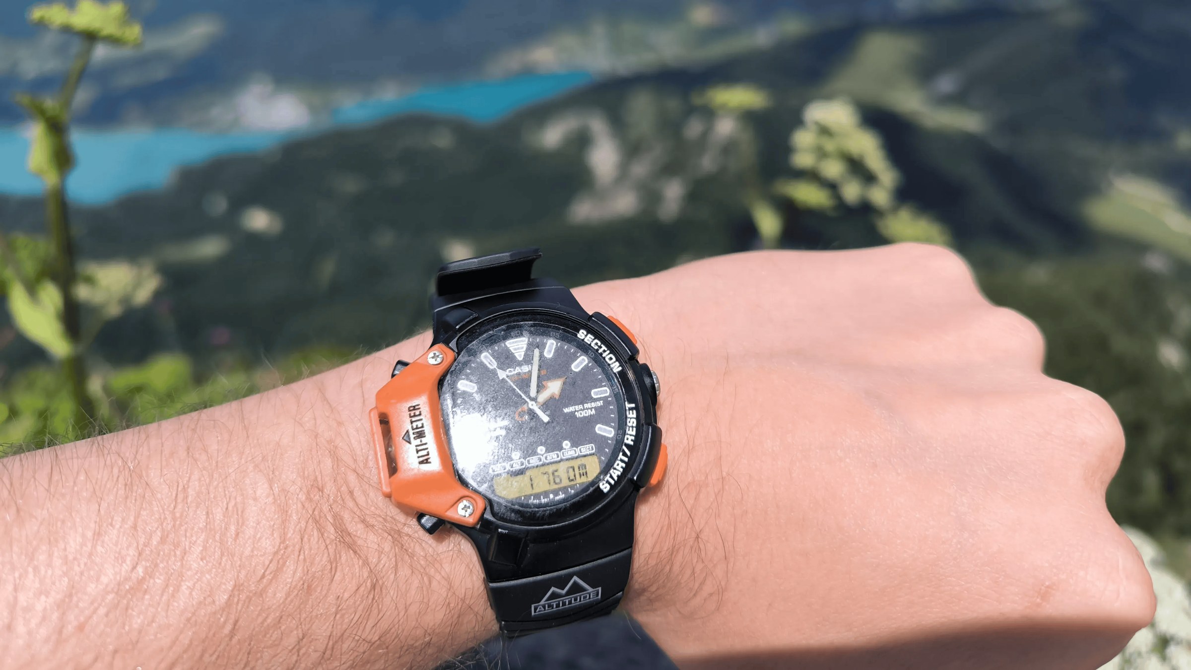Восстановленные Casio AW-330-AT во время проверки в горах. Фото: Vintage560 / Hackaday.