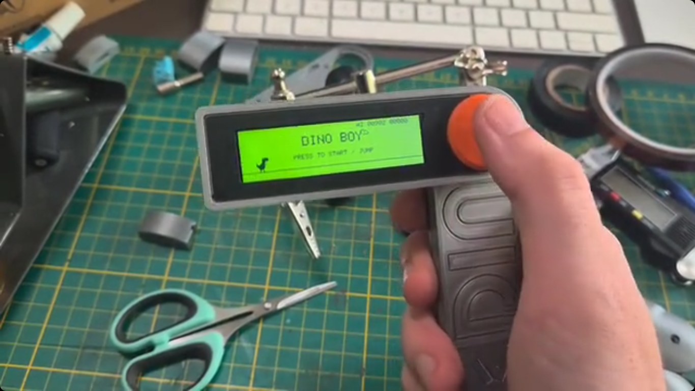 Складная консоль Dinoboy с единственной кнопкой. Изображение: Hackaday.