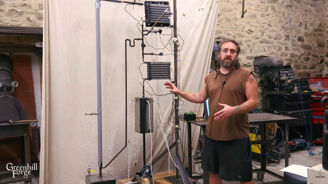 Абсорбционная установка Greenhill Forge во время испытания. Кадр из материала Hackaday.