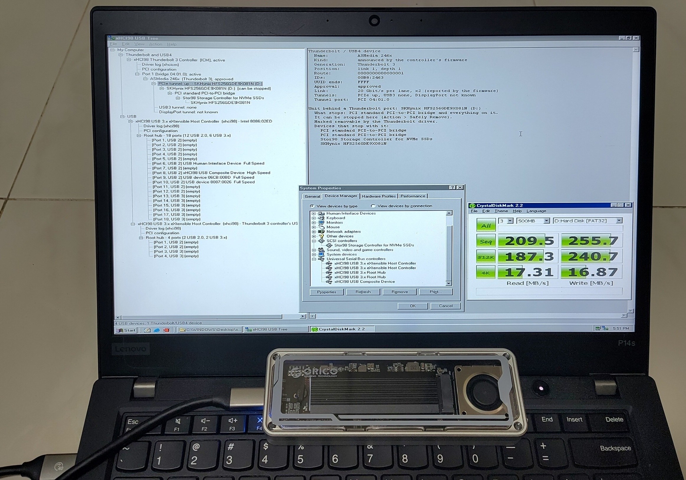 Windows 98 обращается к NVMe-накопителю через Thunderbolt-док. Изображение из материала Hackaday.