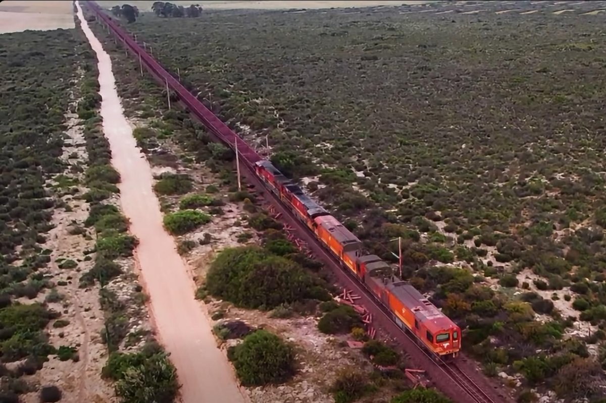 Состав на железорудной линии ЮАР. Фото: Transnet Freight Rail / UPI.