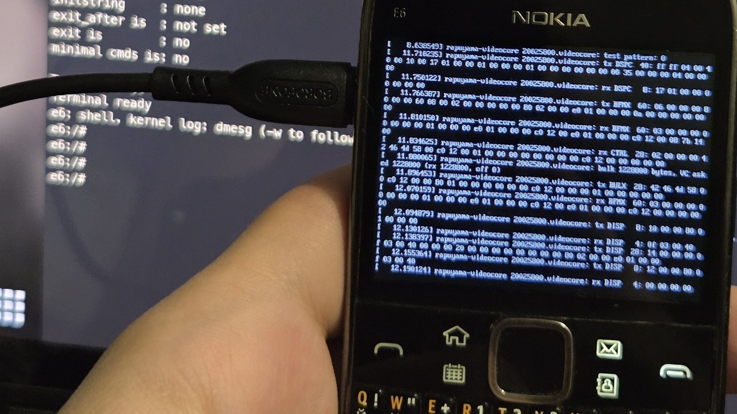 Nokia E6 с загруженным Linux. Кадр из материала Hackaday.